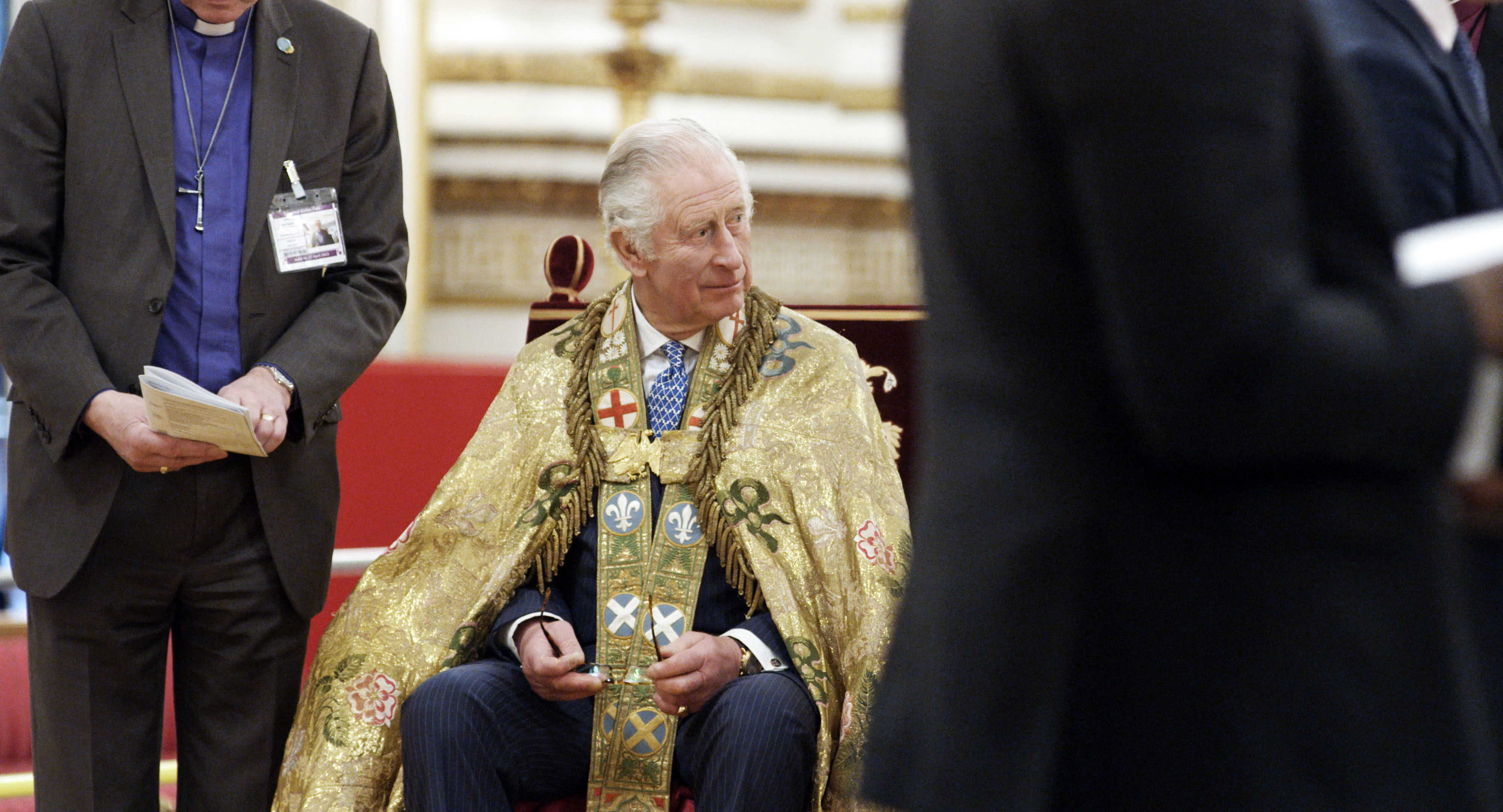 Charles a plaisanté sur ses « doigts de saucisse » avec le prince de Galles alors qu'ils riaient pendant une répétition du couronnement