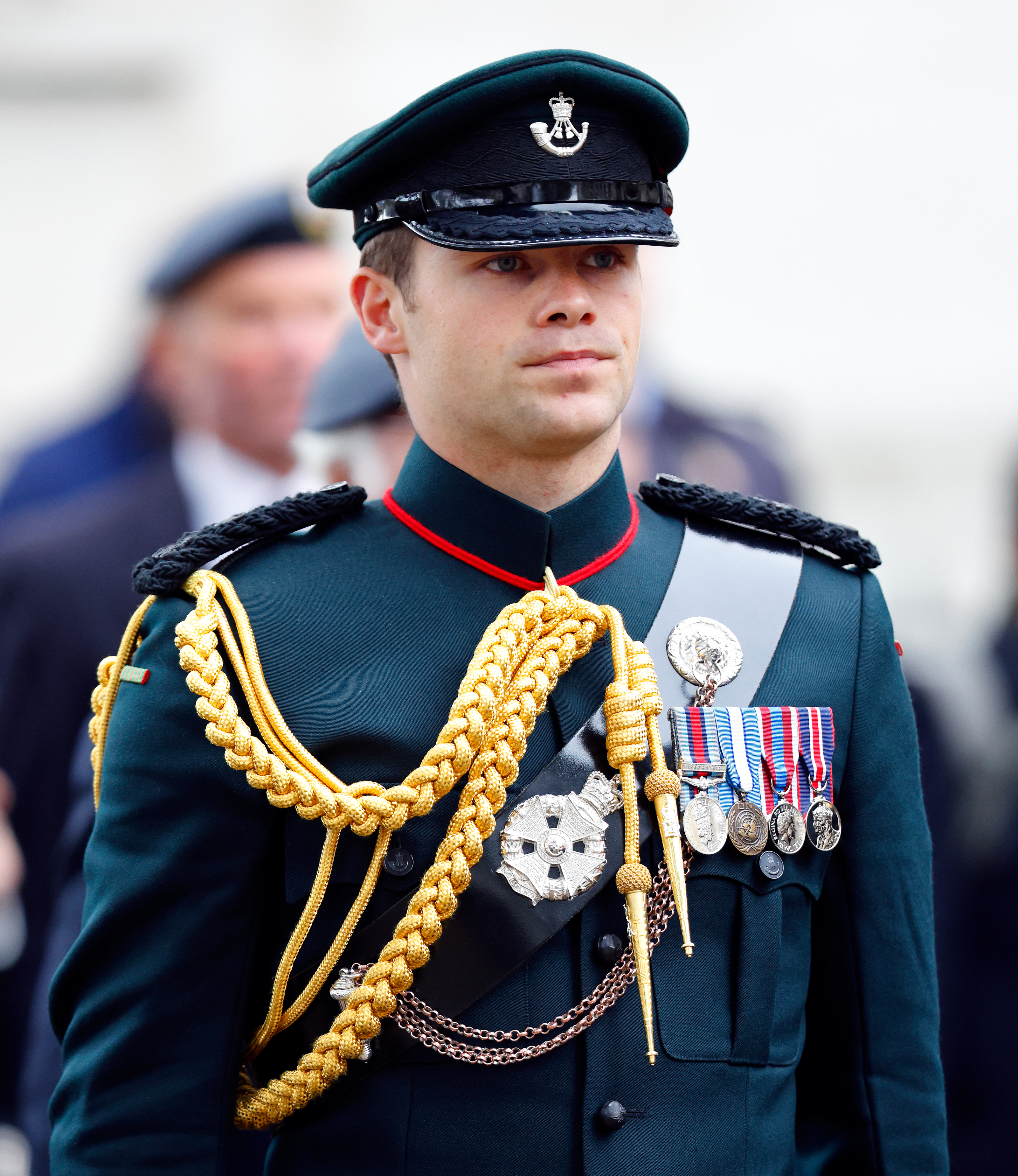 Le major Ollie Plunket est l'écuyer de la reine Camilla.