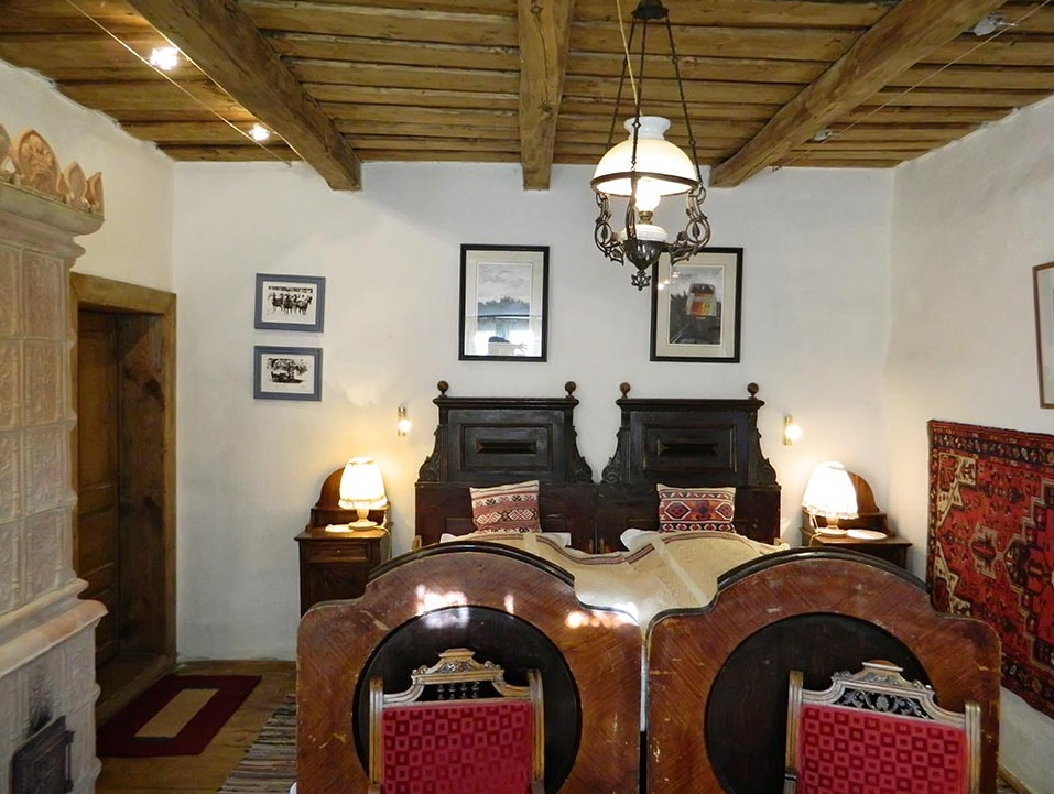 Les chambres sont décorées dans un style simple et rustique