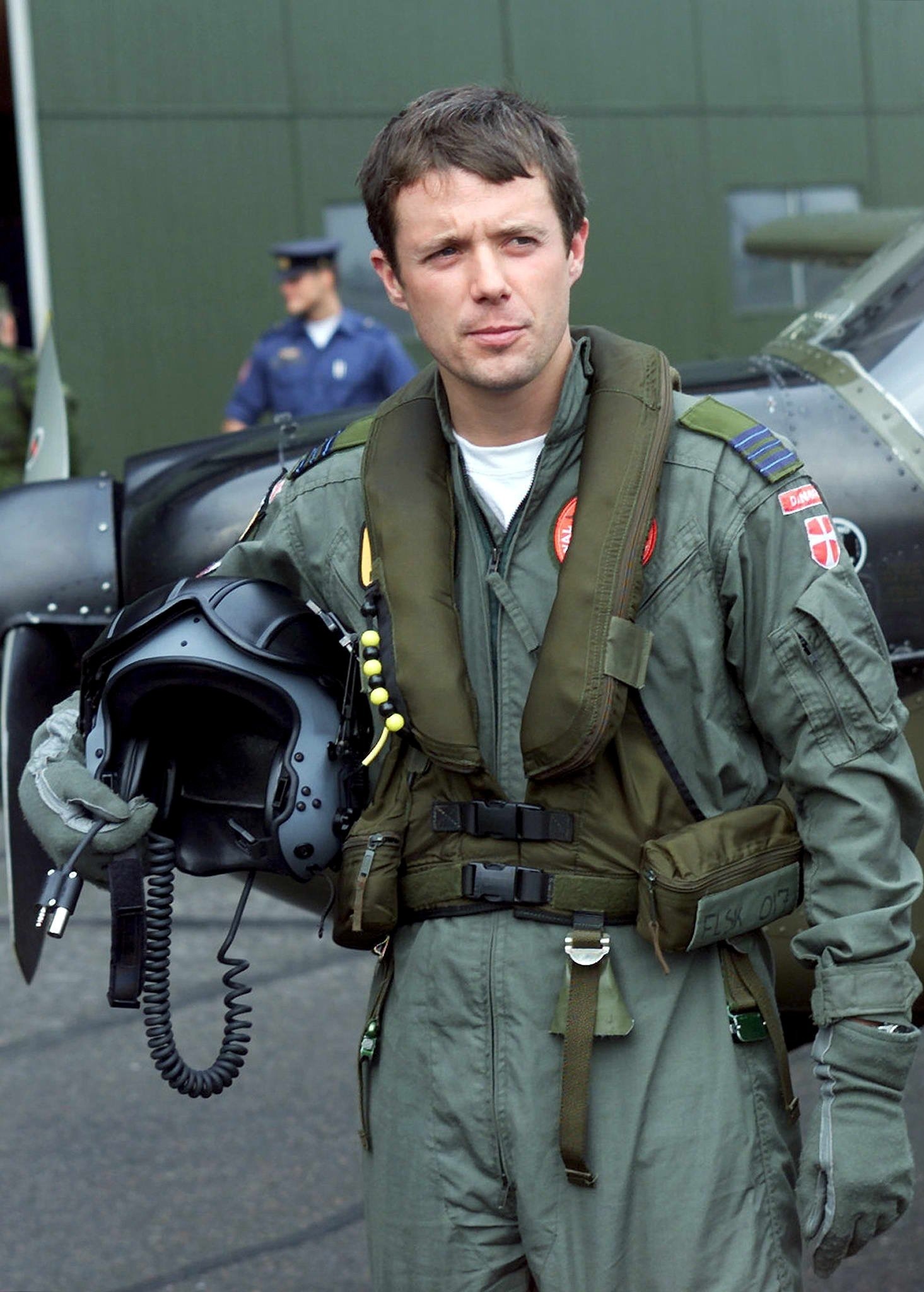 Le prince Frederik a été formé dans la marine, l'armée et l'air.