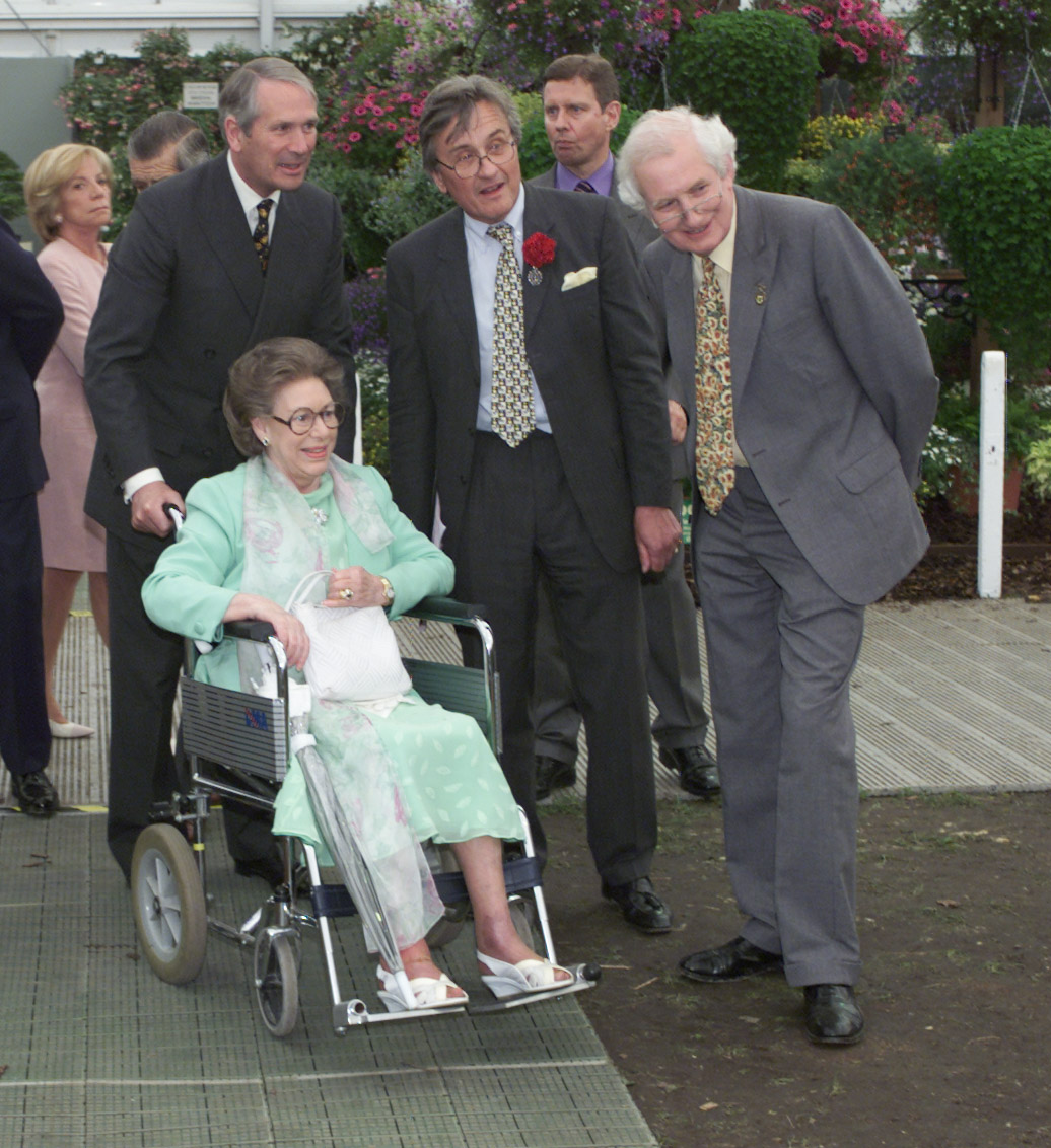 The Sun's Gardening Editor Peter Seabrook greets Margaret at the Chelsea Flower Show in 2000