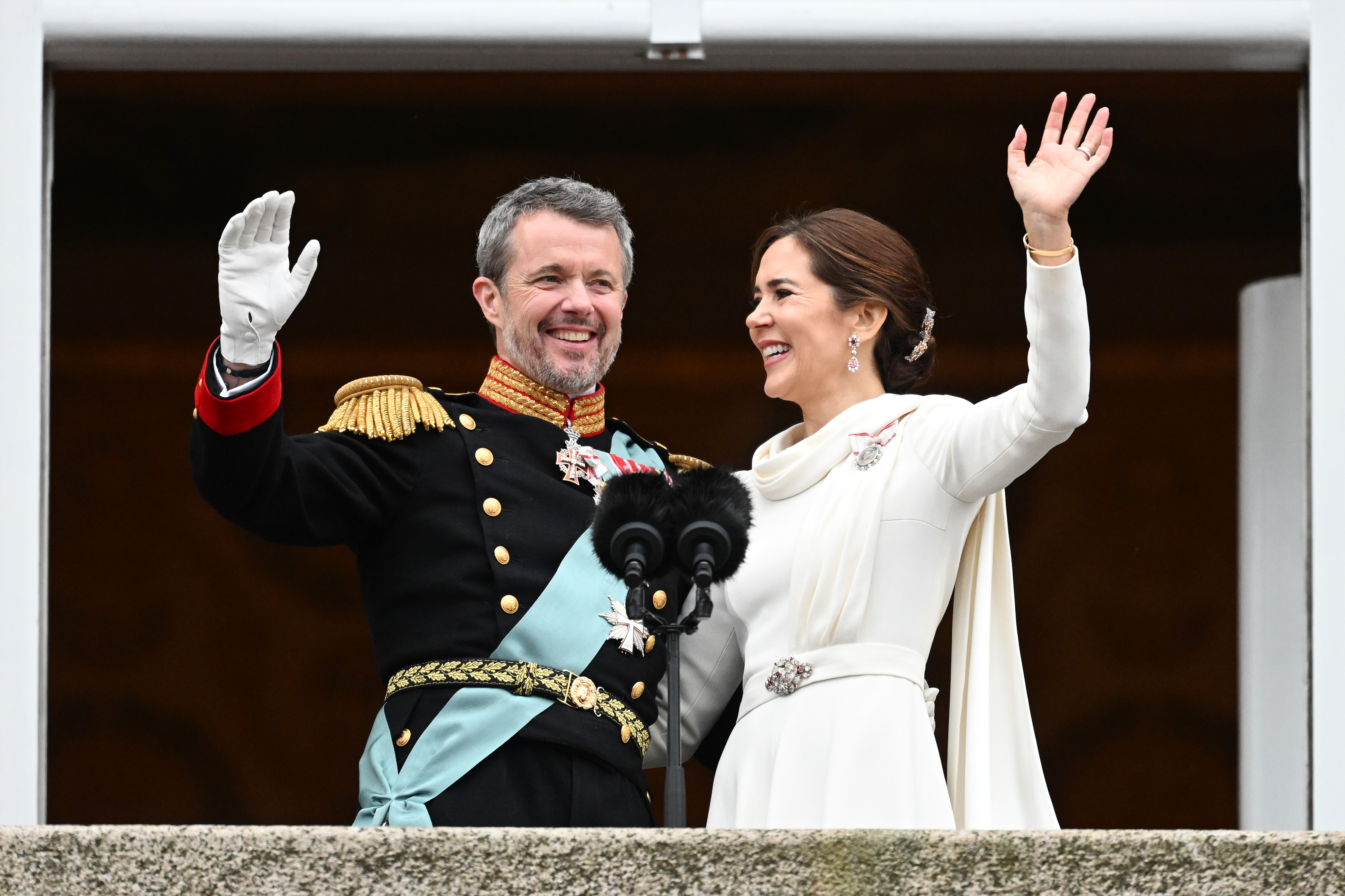 Le couple a prêté serment en tant que nouveau roi et reine après l'abdication de la mère de Frederik, la reine Margrethe.
