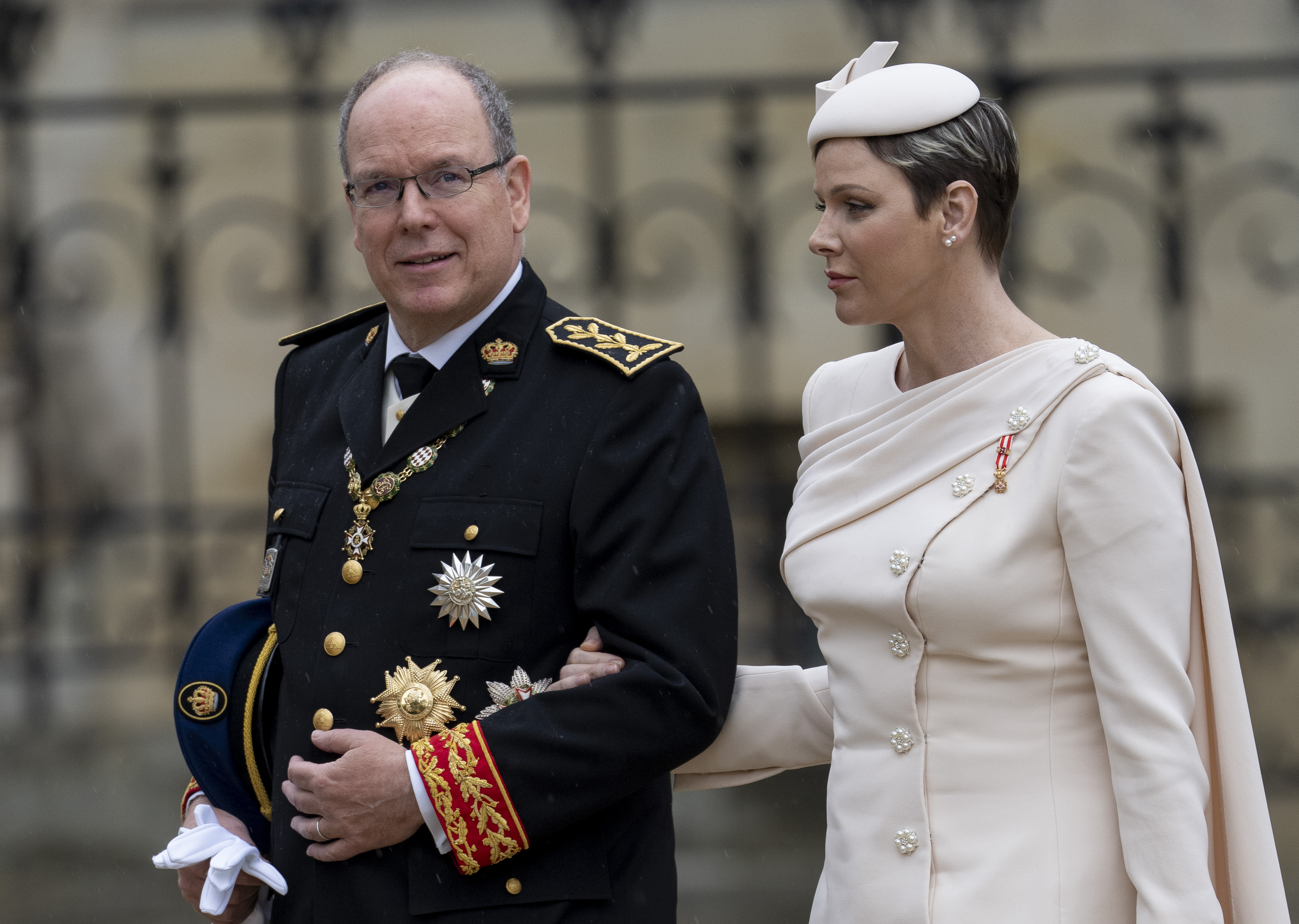 Le prince Albert II de Monaco et la princesse Charlène de Monaco à l'abbaye de Westminster lors du couronnement du roi Charles III et de la reine Camilla en mai 2023