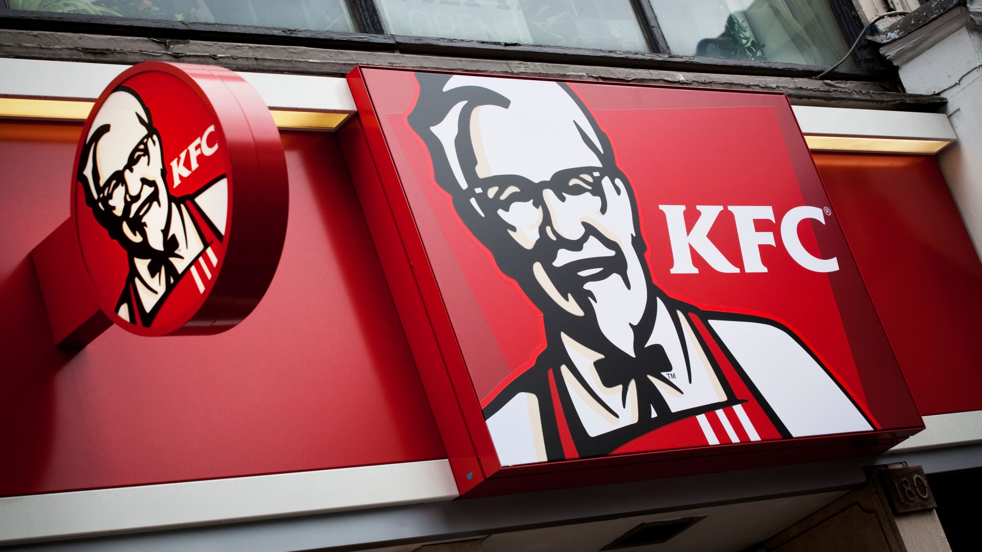 Un homme révèle une « fuite » de la liste des 11 ingrédients d'assaisonnement pour poulet de KFC – mais il y a un talent pour lui donner le même goût
