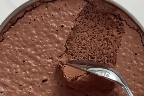 Un fin gourmet partage une recette géniale pour préparer une délicieuse mousse au chocolat - avec UN seul ingrédient

