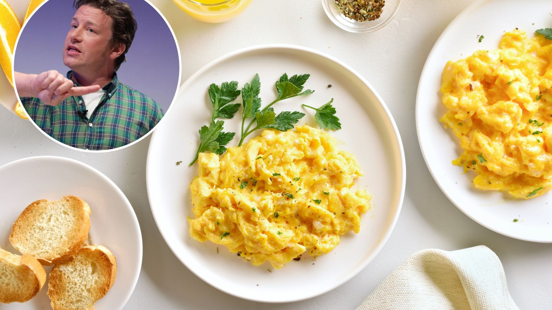 Jamie Oliver dit que nous cuisinons des œufs brouillés de manière totalement erronée : vous n'avez pas besoin de lait ni de crème
