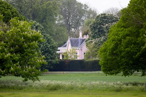 Adelaide Cottage est niché dans le parc du domaine de Windsor