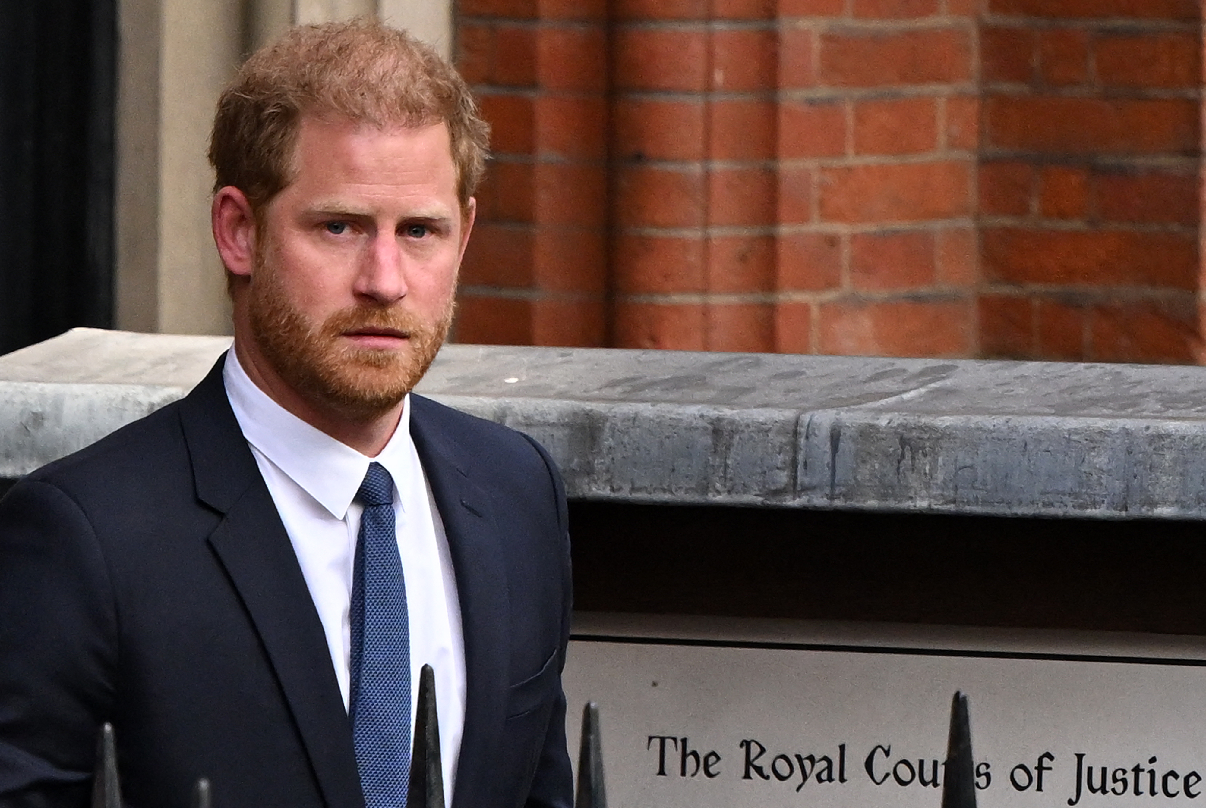 Le prince Harry s'est rendu au Royaume-Uni cette semaine pour un voyage rapide de 26 heures afin d'être aux côtés du roi Charles après son diagnostic de cancer.