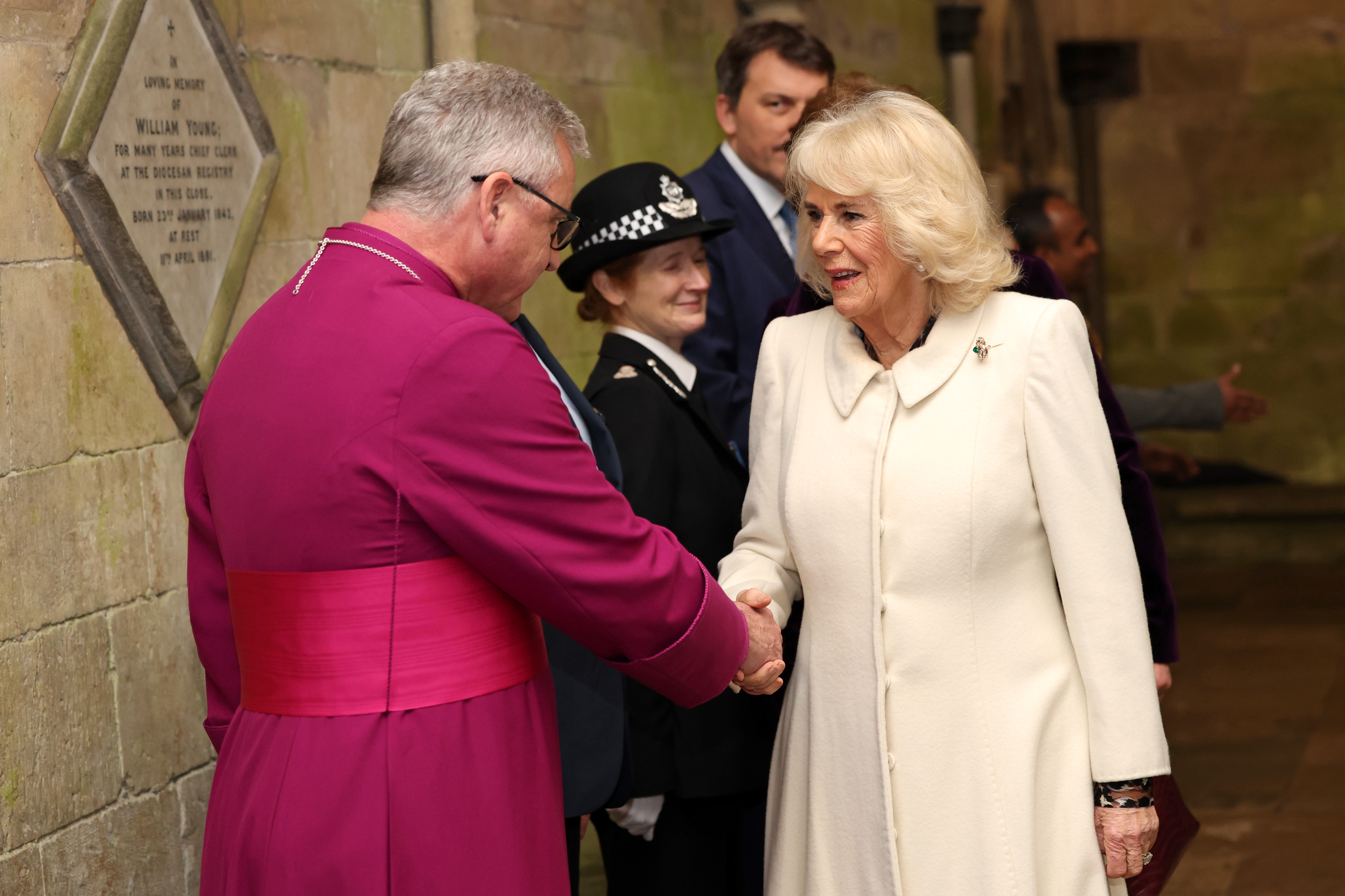 La reine Camilla est arrivée ce soir à une soirée musicale à la cathédrale de Salisbury à Salisbury, en Angleterre.