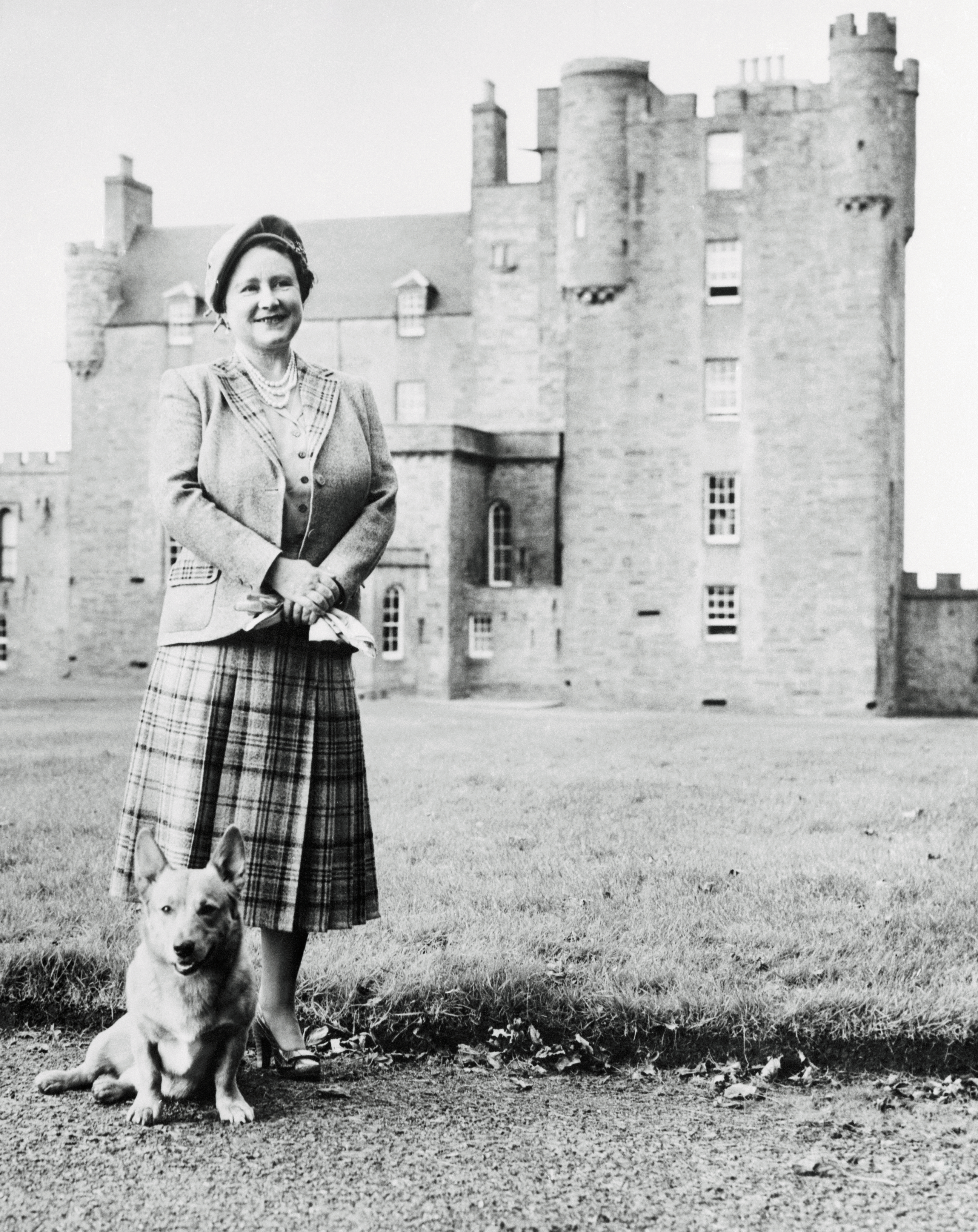 La reine mère visitait généralement le château en août et octobre à partir de 1955.