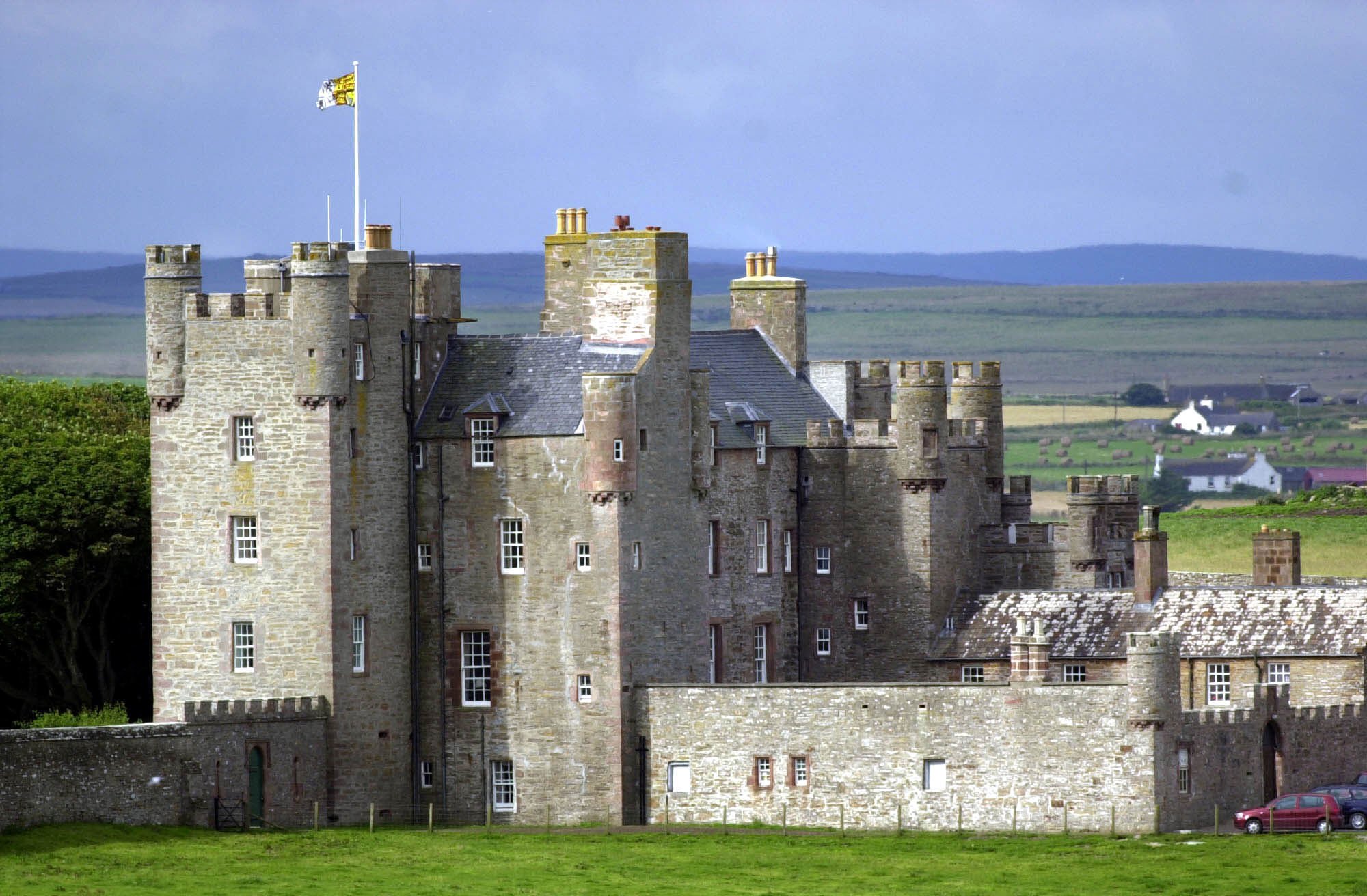 Il a été décrit par la princesse Margaret comme "Le château plein de courants d'air de maman"